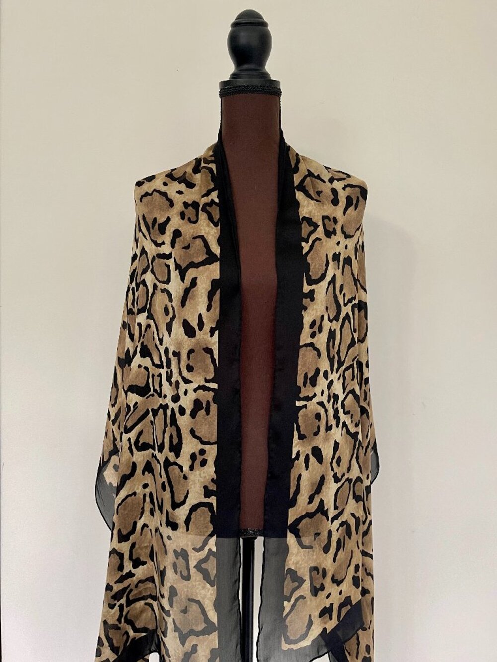 New Gucci Animal Print Silk Satin Stole Wrap